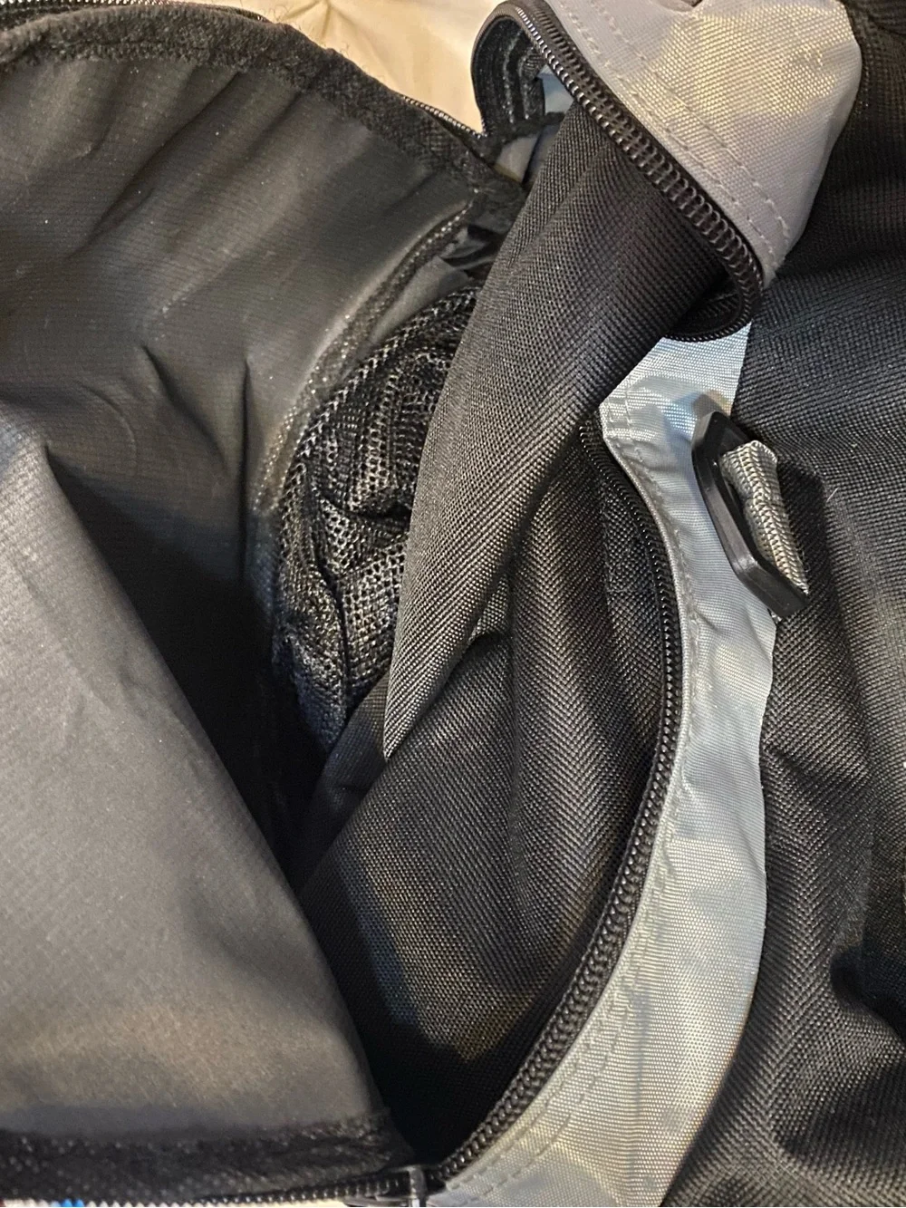 Vintage Reebok Large Black Grey Media Tech Duffel Gym Travel Bag NWOT Strap